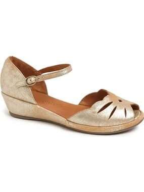 Gentle Souls by Kenneth Cole Lily Moon gold sandal, size 5